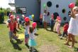 Zabawy Maleństw z balonami wodnymi